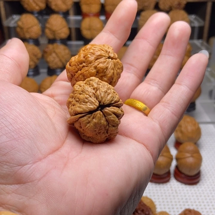 玲***J文玩核桃吊坠7血舍利子