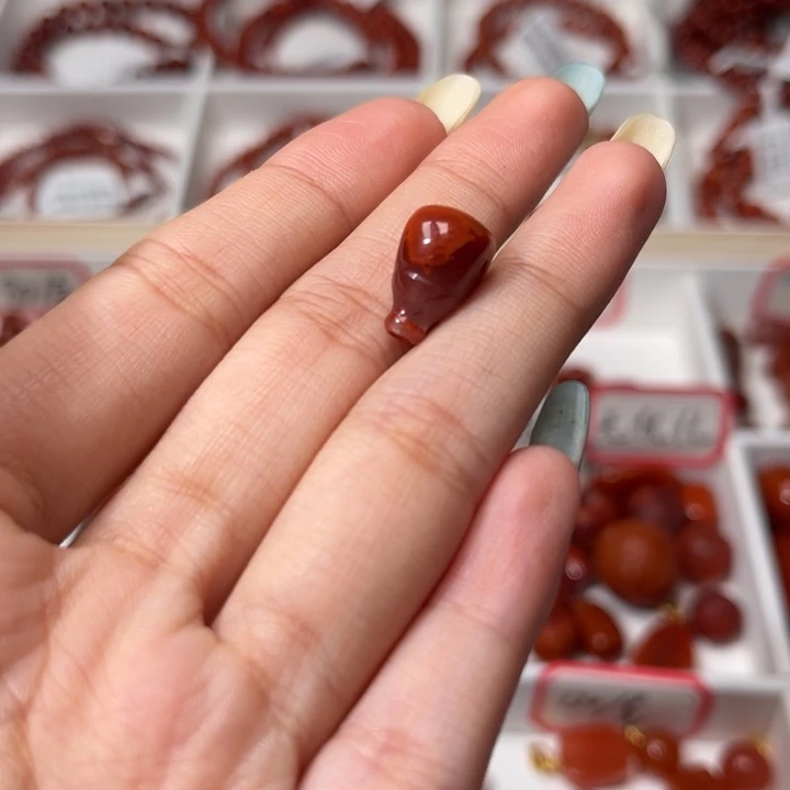 南红玛瑙未镶嵌三通玫红飘花8X9.5+mm