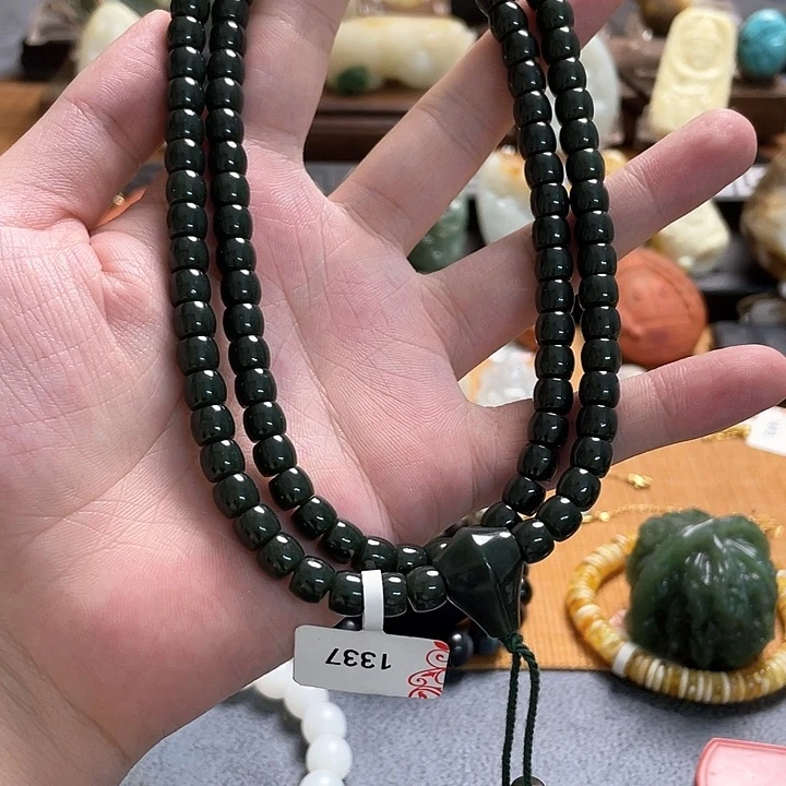 颈饰未镶嵌和田玉手串