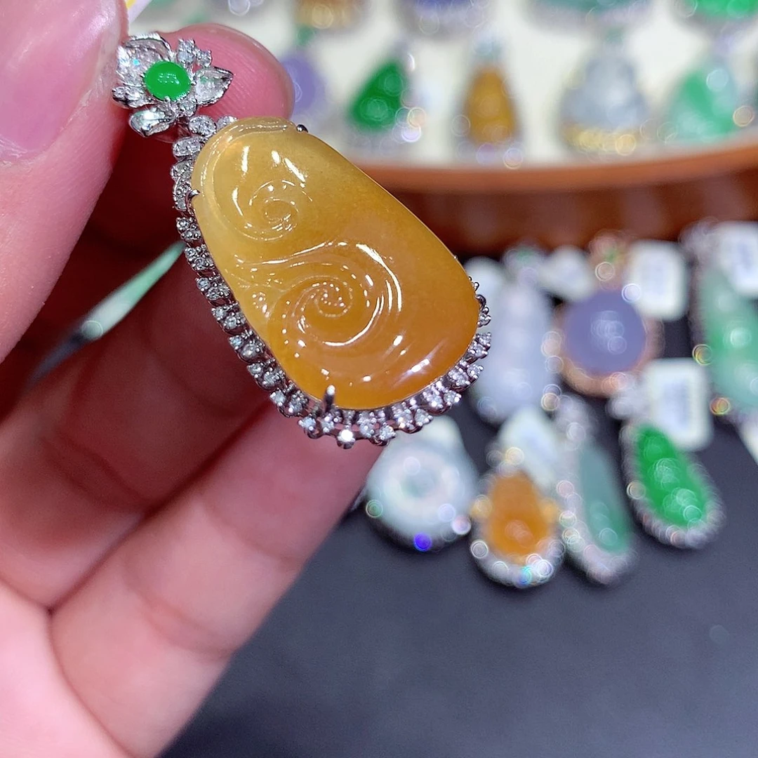 翡翠吊坠(不含链)18K金镶嵌