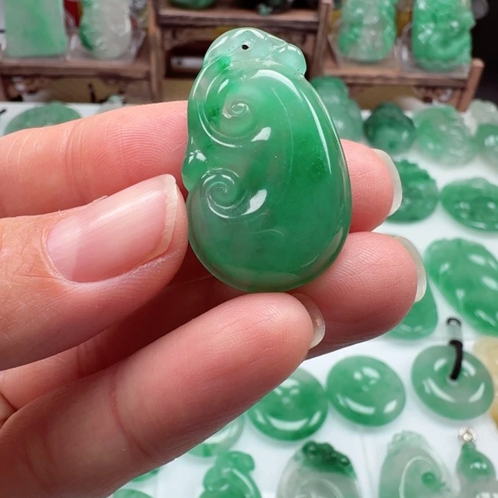 颈饰未镶嵌石英质玉