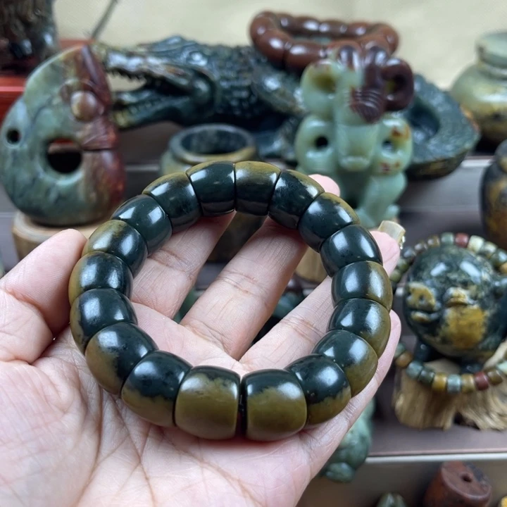 手串未镶嵌岫岩河磨玉（透闪石质玉）一****?