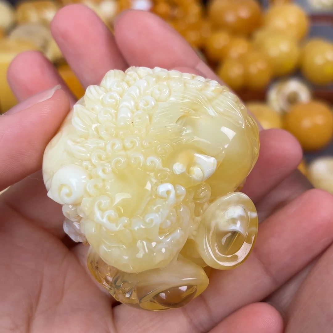 蜜蜡未镶嵌吊坠(不含链)荧光白狮子
