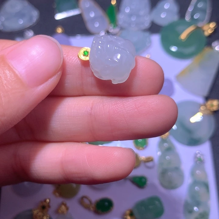 翡翠18K金镶嵌颈饰翡翠