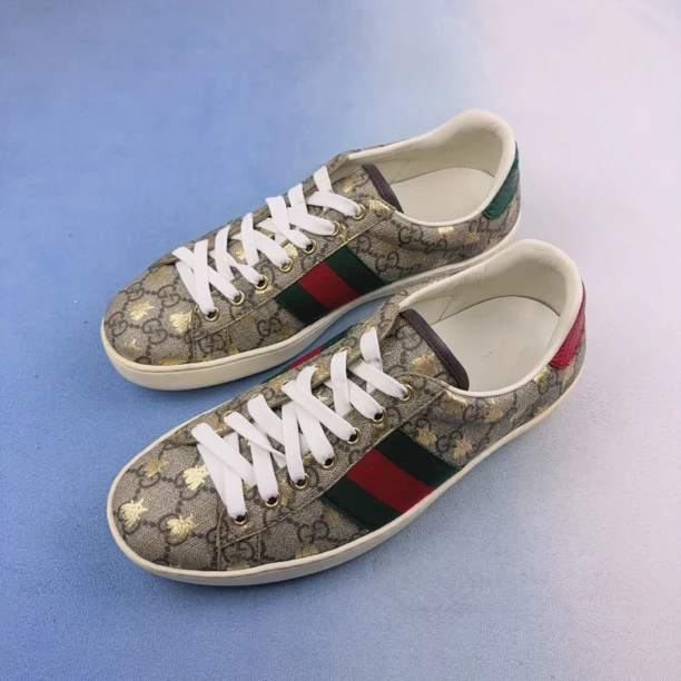 95新 GUCCI/古驰 40.5码/老花小蜜蜂满印 低帮时尚休闲板鞋/无盒