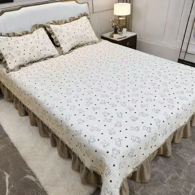 【裙边床盖】<博士小熊>2.4X2.4m<±5cm><含裙边>绗缝多功能水洗