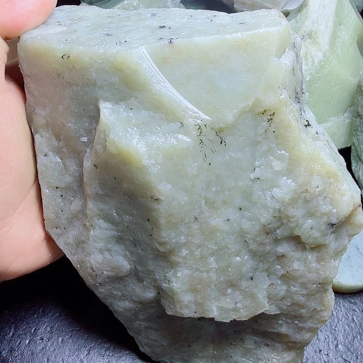 和田玉（糖玉）未镶嵌珠宝奇石