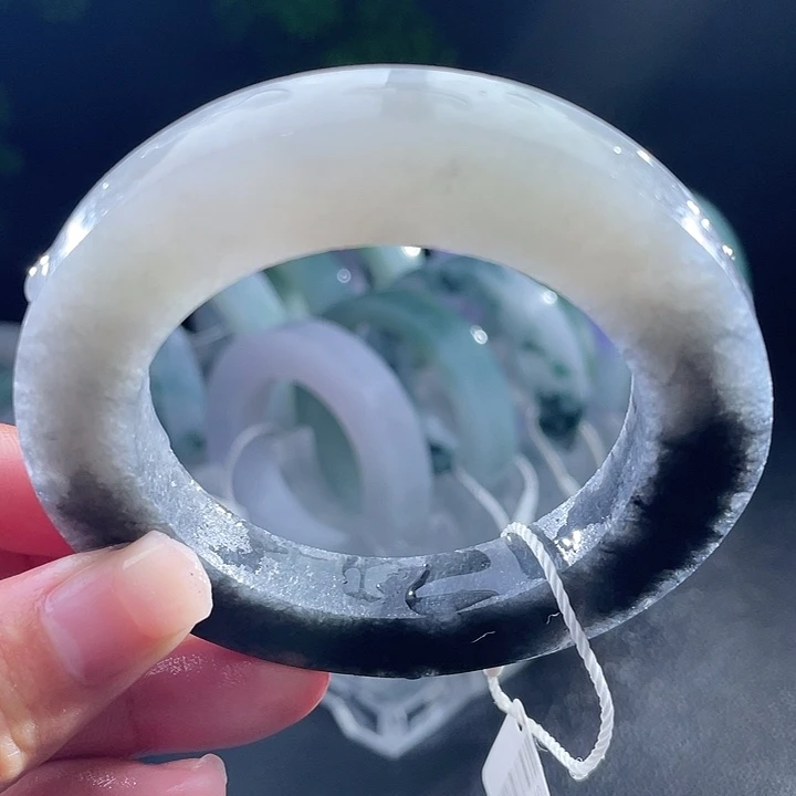 定制翡翠未镶嵌翡翠手镯