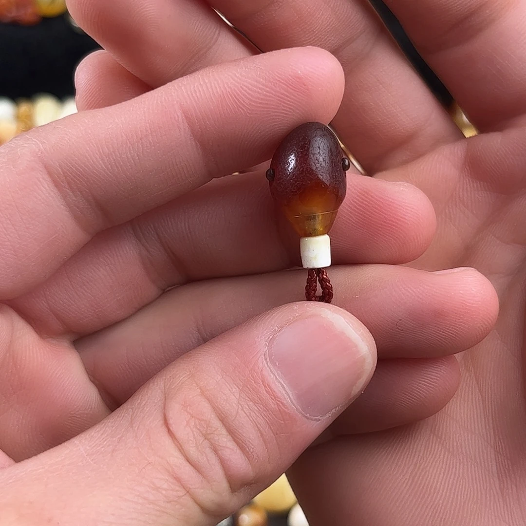 蜜蜡未镶嵌珠宝奇石