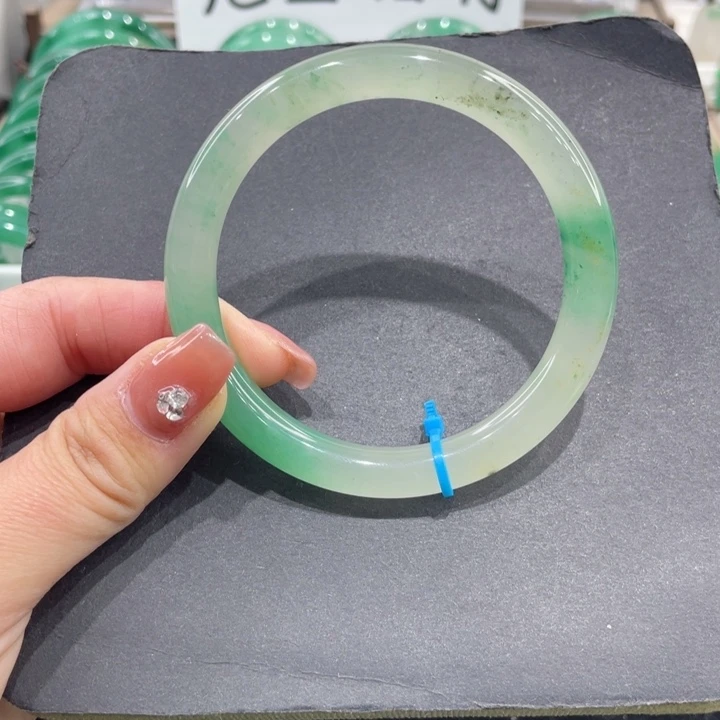 未镶嵌手镯石英质玉