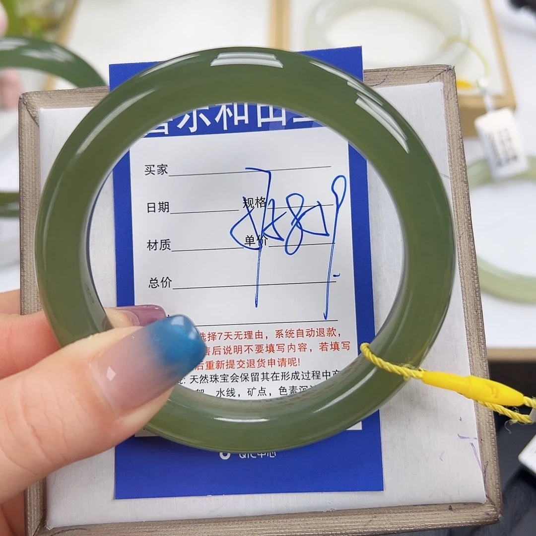 和田玉未镶嵌手镯