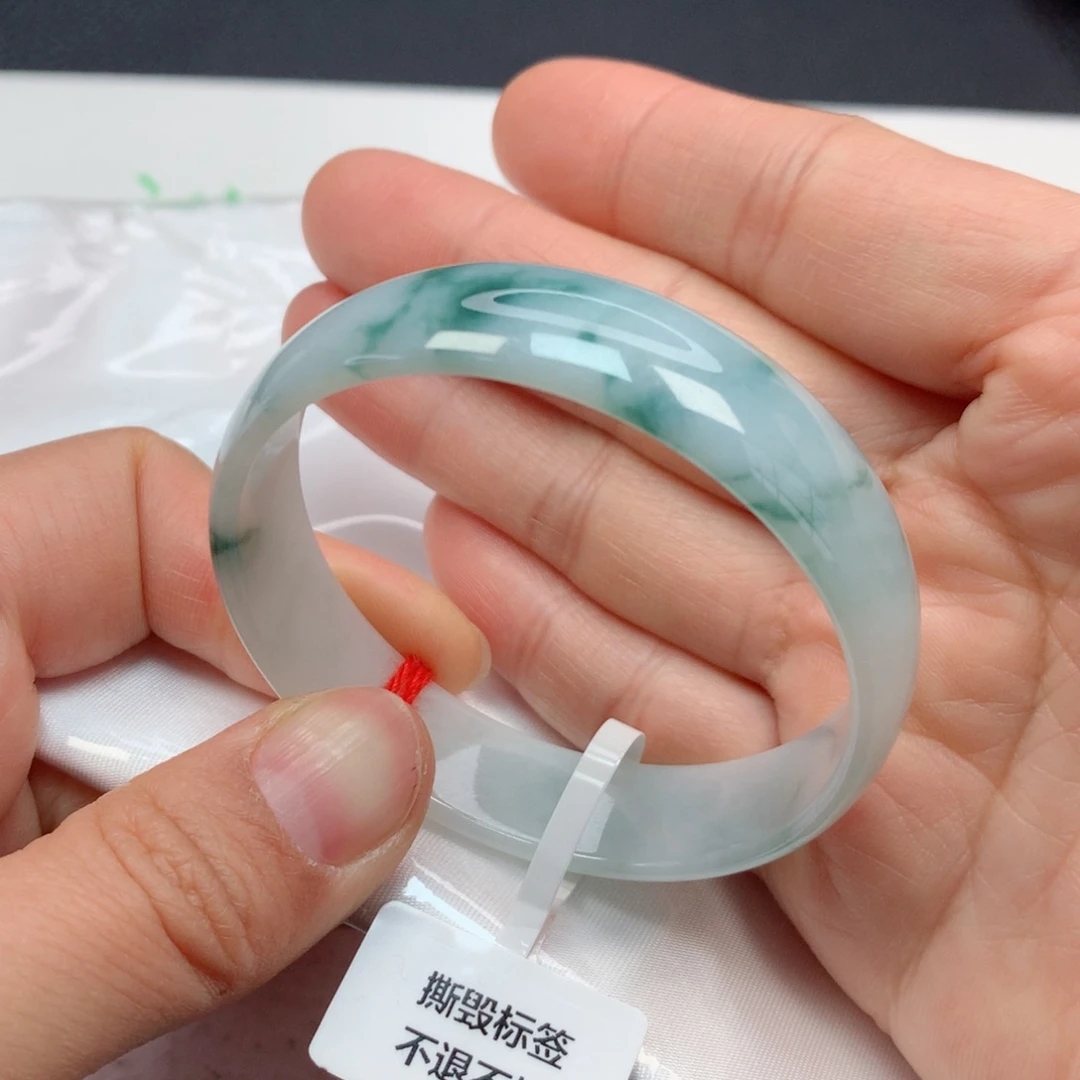 翡翠手镯未镶嵌51圈