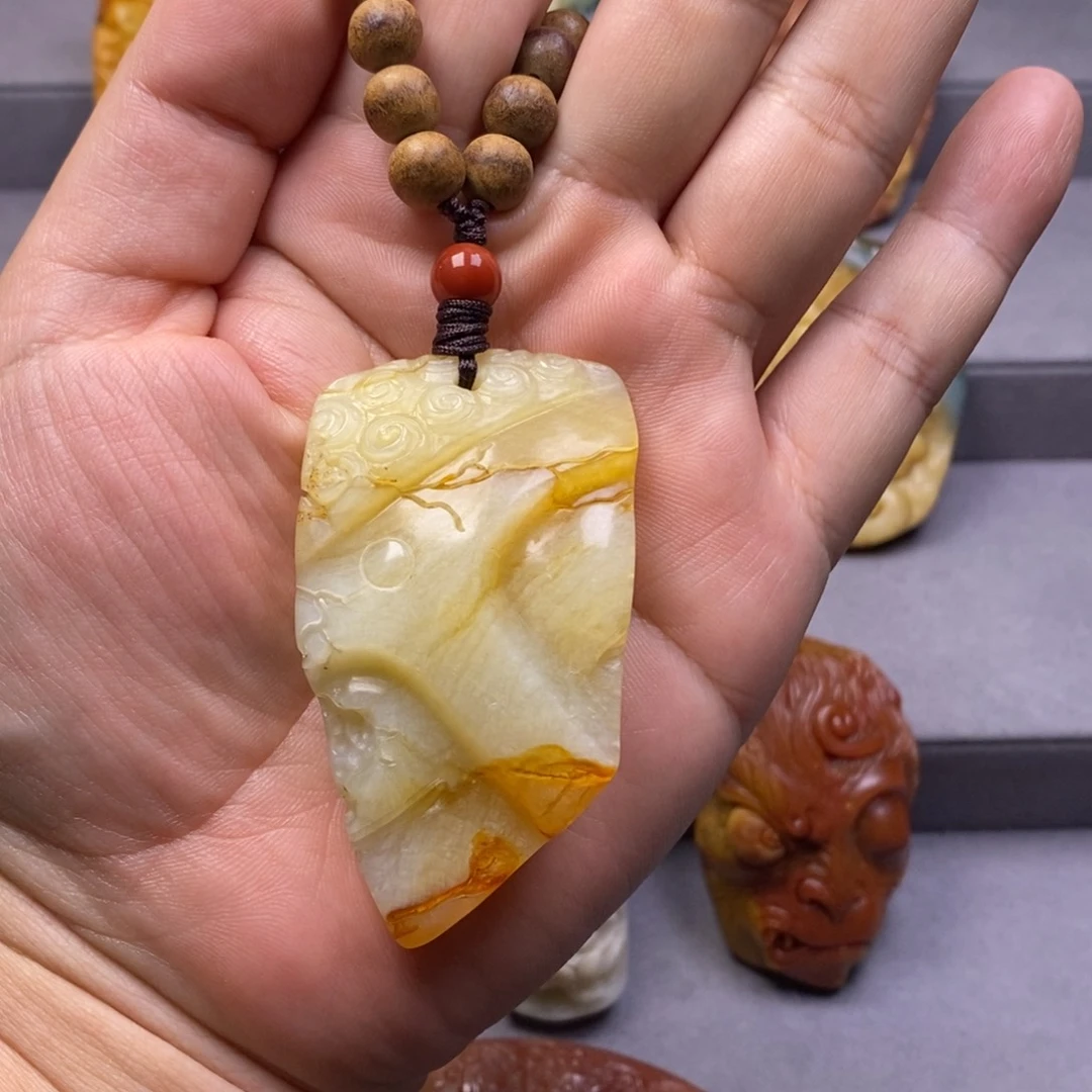 岫玉未镶嵌颈饰挂件