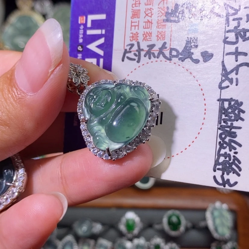 【闪购商品】翡翠未镶嵌颈饰有黑点
