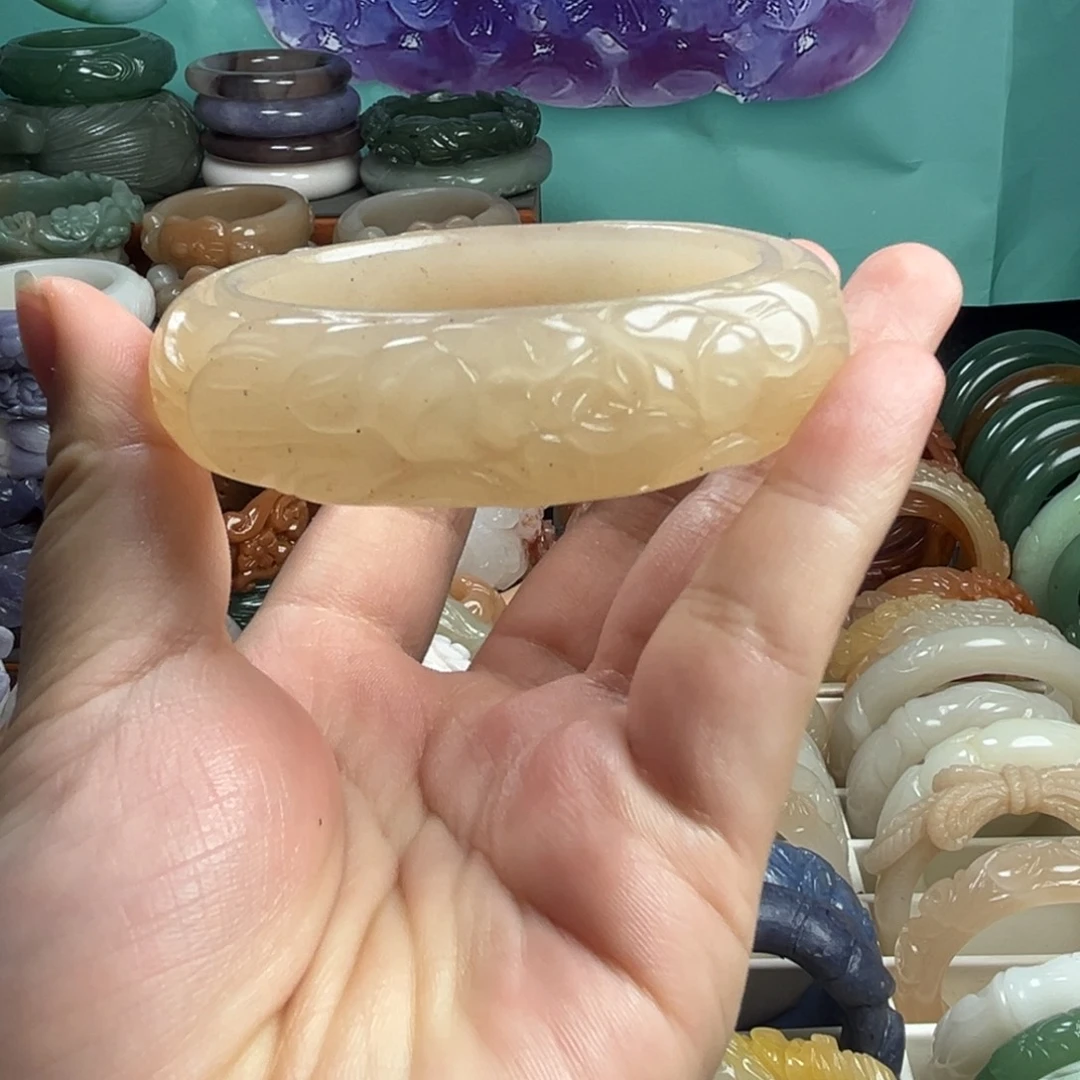石英质玉未镶嵌雕花手镯
