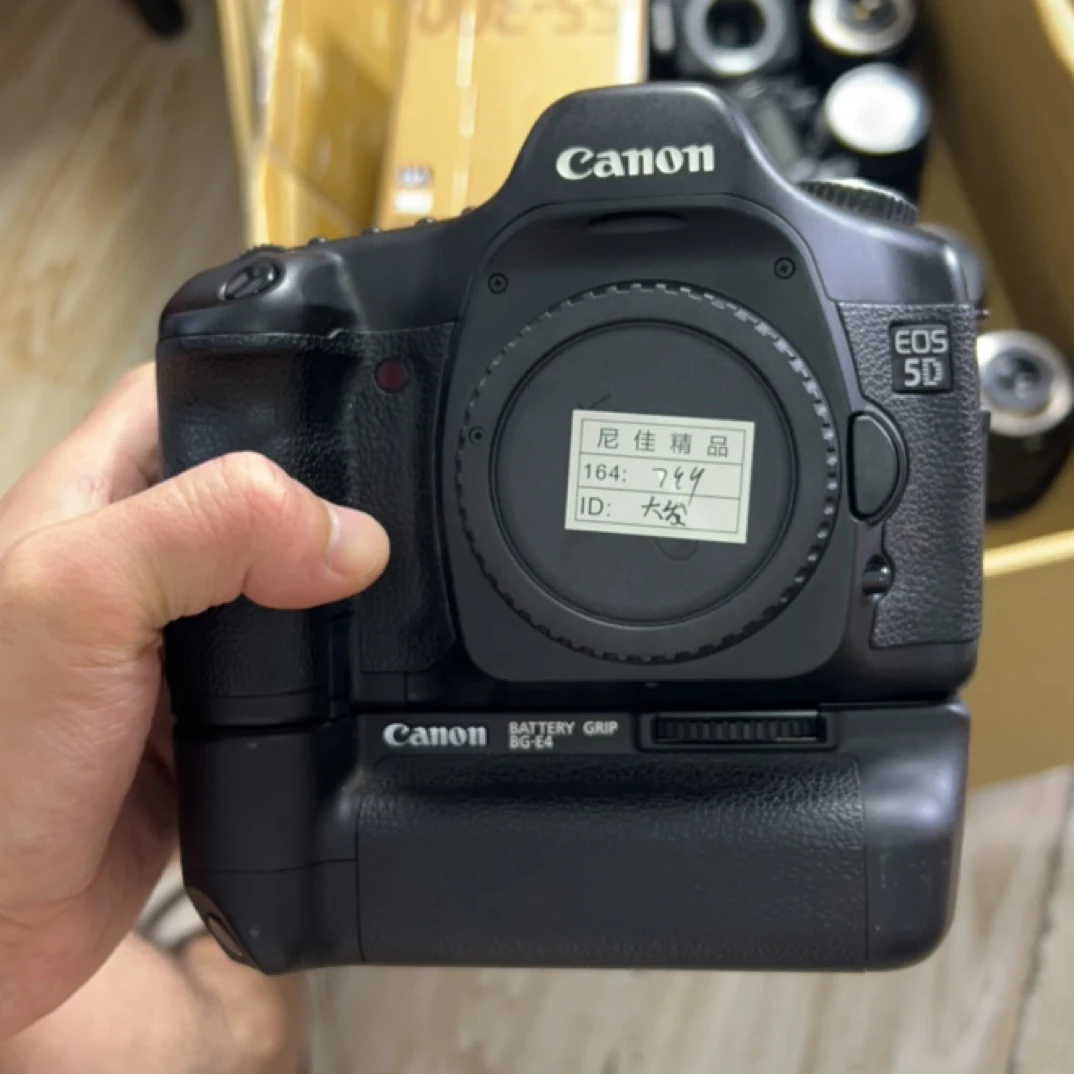 9新 Canon/佳能 卡口 二手单反相机/镜头（无配件）
