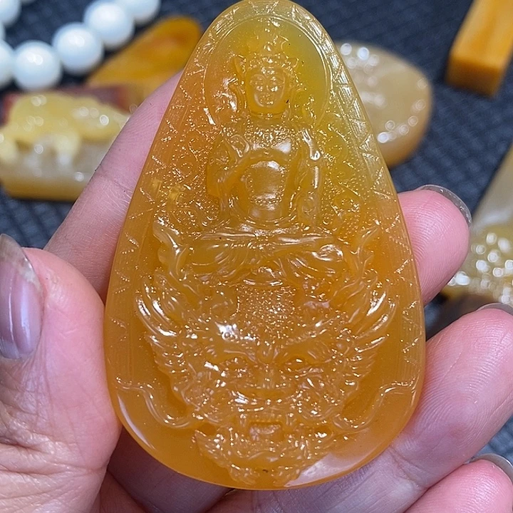 石英质玉（黄龙玉）未镶嵌颈饰
