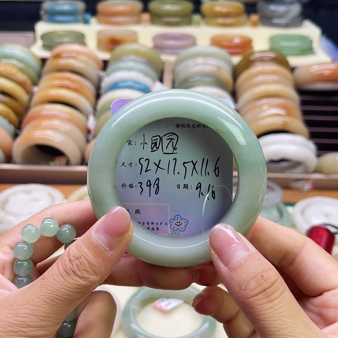 小***园未镶嵌手镯石英岩玉