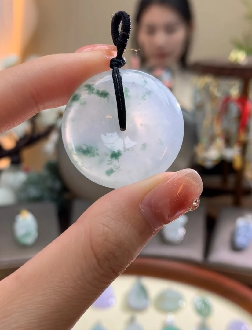 天然A货翡翠吊坠