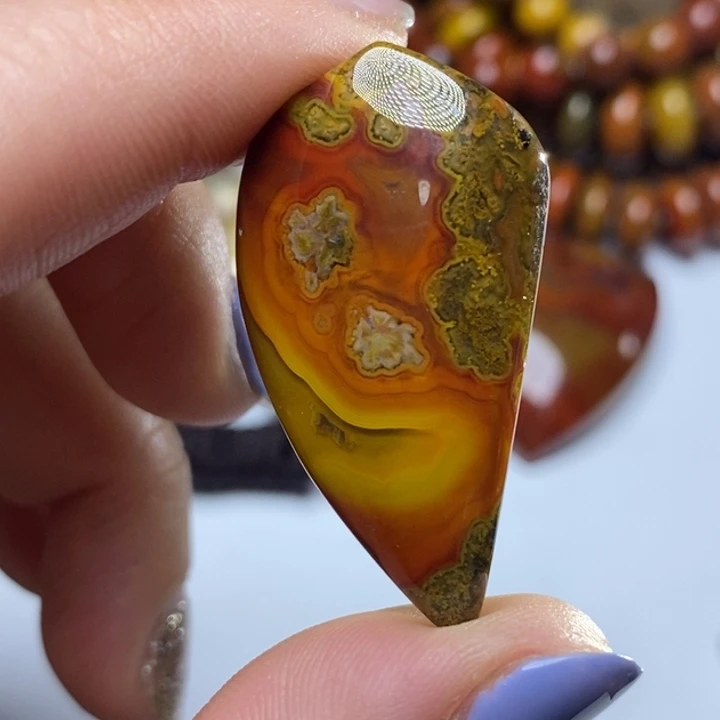 玛瑙/玉髓颈饰未镶嵌先****。