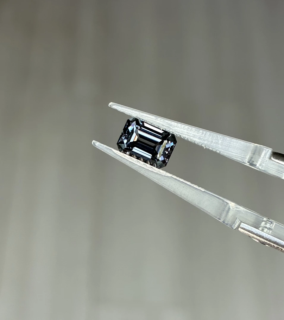 天然缅甸黑武士尖晶石精改切阿斯切全净精品2.08克拉亚金刚光泽