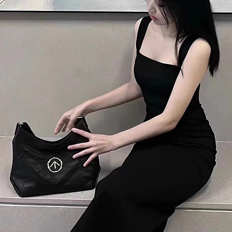 【真皮女款包包】GROTTO个乐Hobo褶皱腋下通勤穿搭女款手机牛皮女包