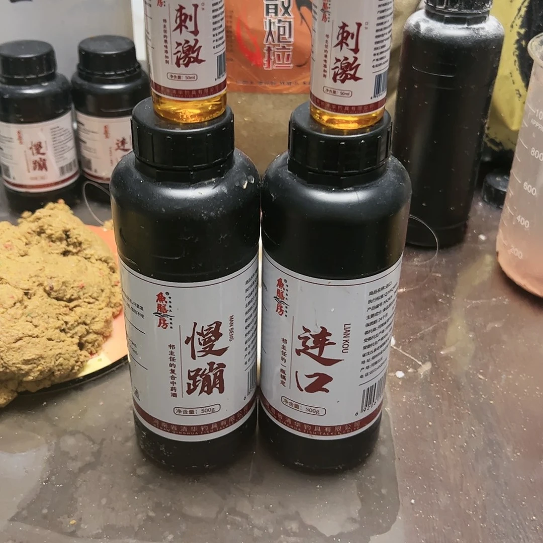一斤连口一斤慢蹦，两瓶刺激，五斤拉饵，一瓶白饵