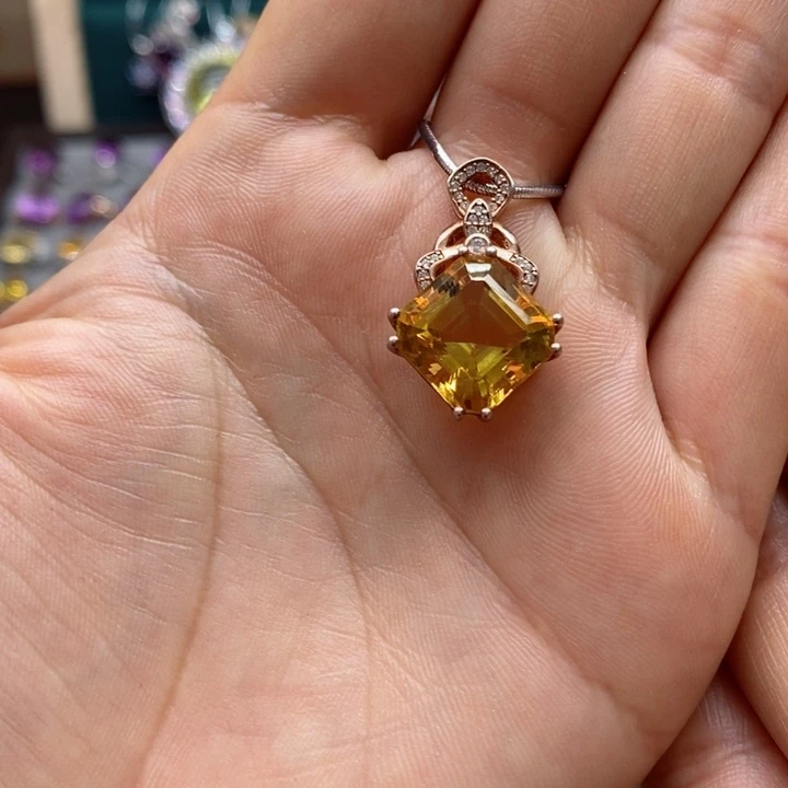 水晶颈饰银S925镶嵌天然水晶吊坠