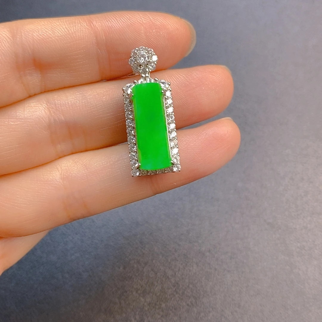 飞****翡翠银S925镶嵌颈饰