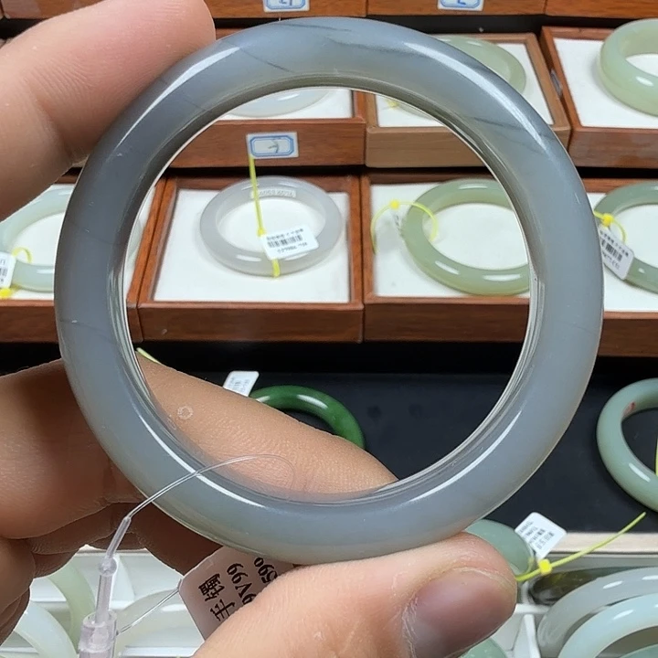 和田玉（青白玉）未镶嵌手镯