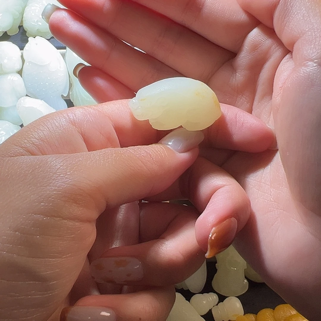 火***鸟和田玉未镶嵌颈饰