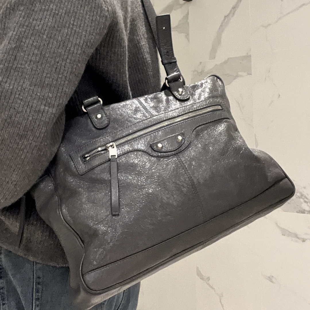 95新 Balenciaga/巴黎世家 【涛】37BJM0大象灰铆钉公文包