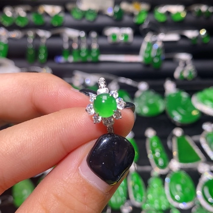 翡翠戒指18K金镶嵌天然翡翠