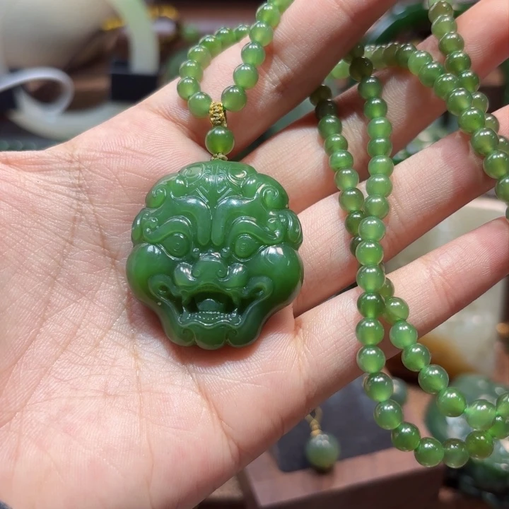 颈饰未镶嵌和田玉（碧玉）