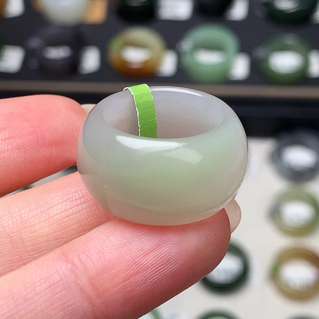 未镶嵌戒指和田玉