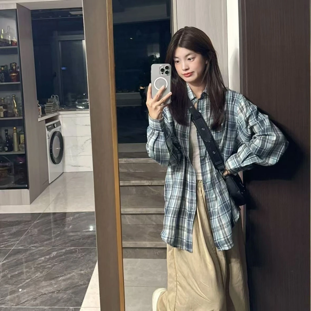 洋气小衫轻奢感蓝色格纹衬衫百搭女新款宽松休闲遮肉中长款衬衣
