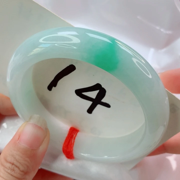 翡翠未镶嵌手镯白底青