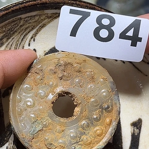 瓷片瓷器制作过程是根据不同种类及形状进行设计