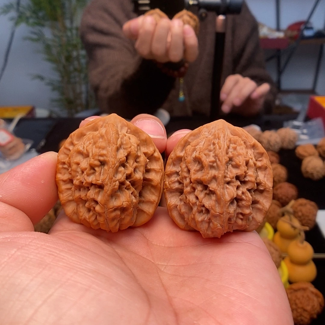 布***茨文玩核桃吊坠马老四41
