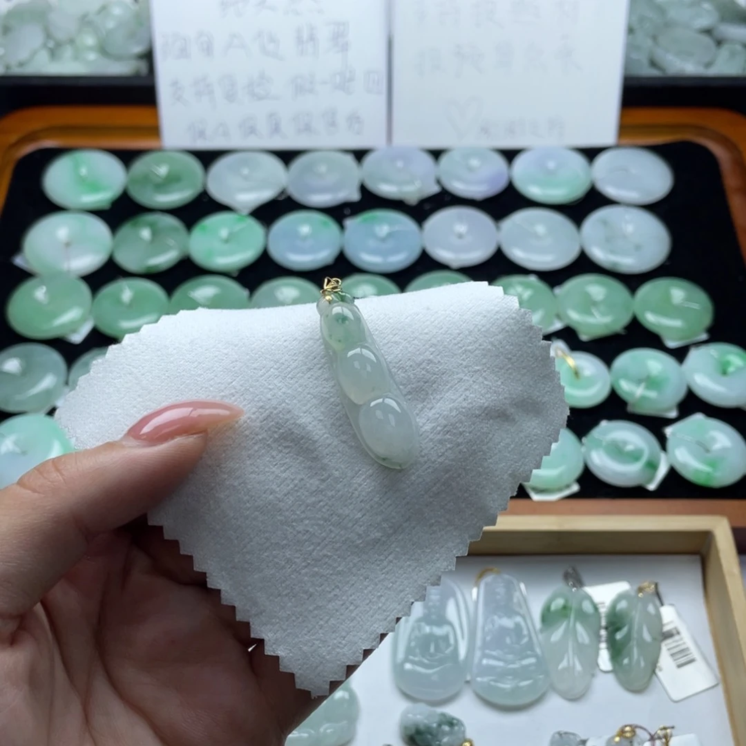 翡翠颈饰18K金镶嵌福豆