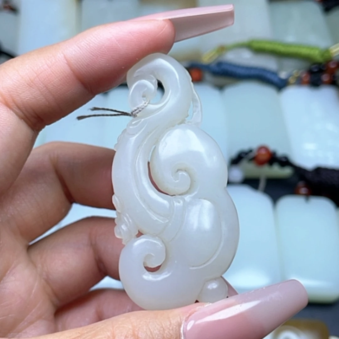 【闪购商品】颈饰未镶嵌和田玉L****