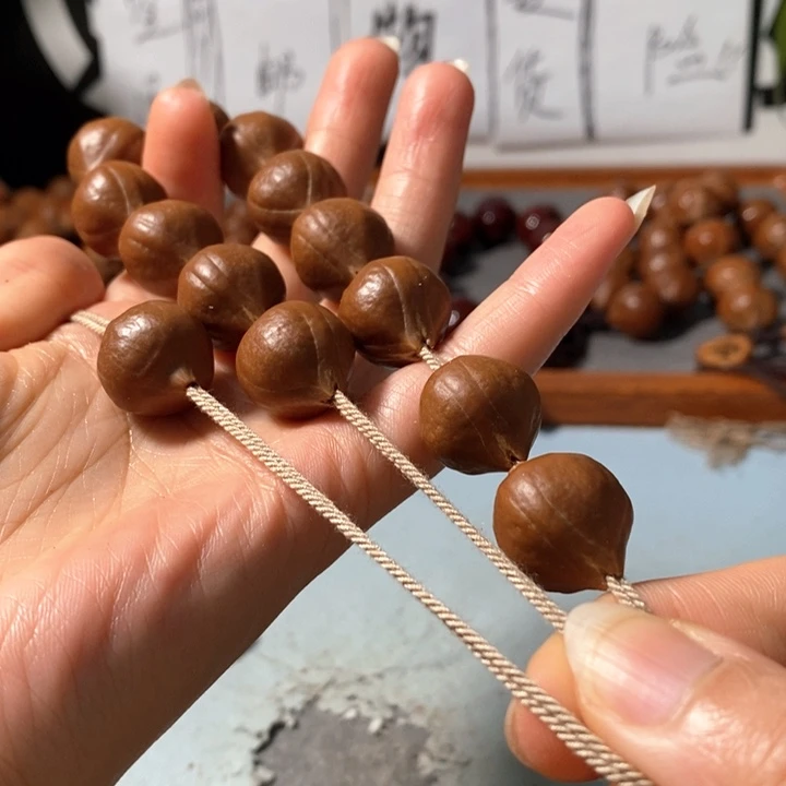 橄榄核手串0261精品蒜头铁核鸡血红12+1颗