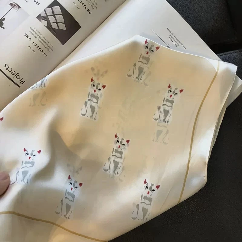 A102 米色小猫 60*60左右 布料 T3