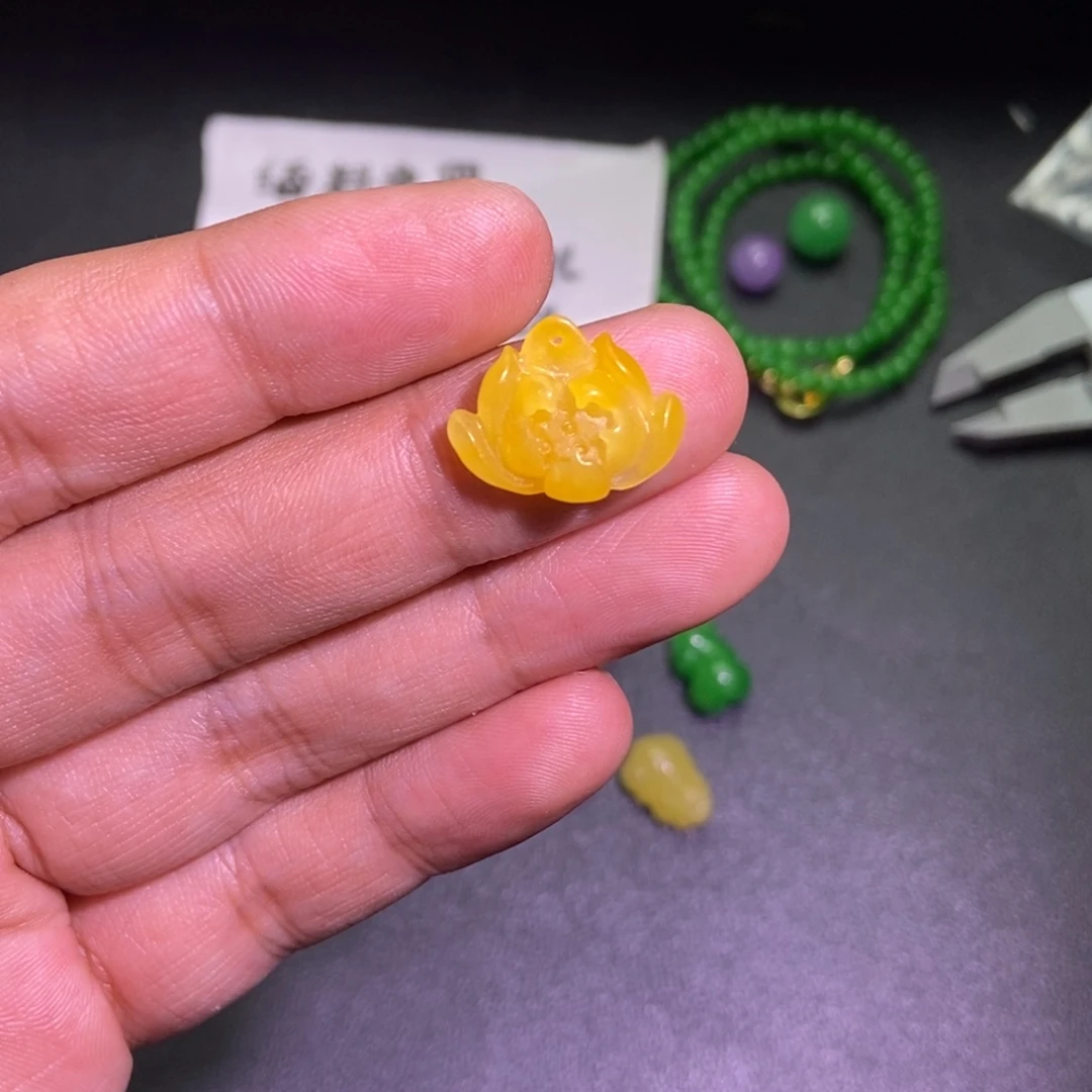 翡翠未镶嵌颈饰吊坠