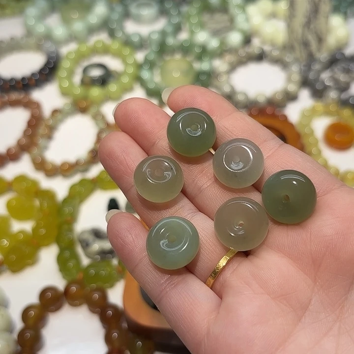 芋***蘸蛇纹石玉未镶嵌手串