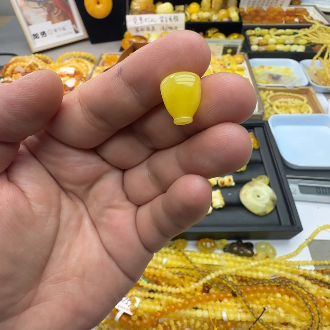 琥珀未镶嵌裸石11×11