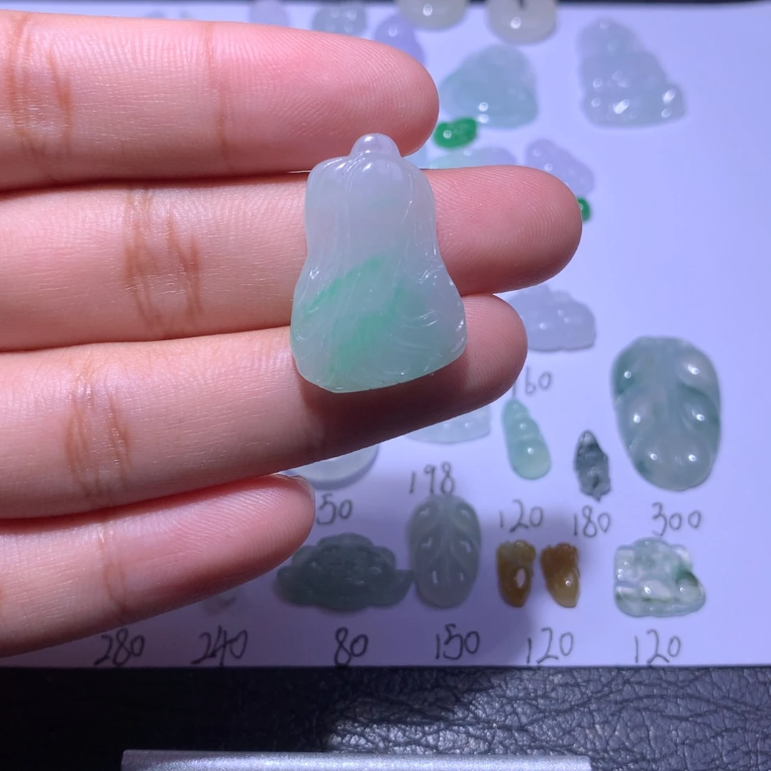 翡翠未镶嵌颈饰白菜