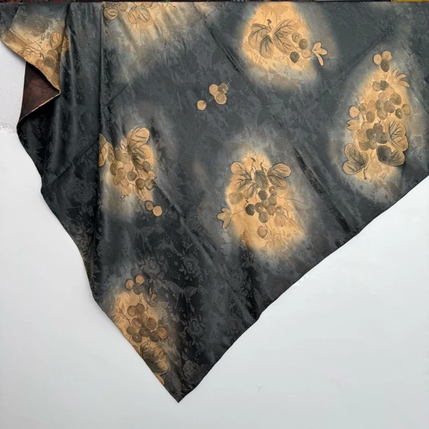 丝纡---玲玲葡萄 湖丝手绘透彩香云纱桑蚕135*135围巾披肩