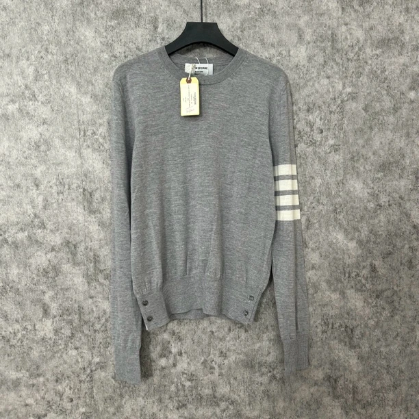 未使用 THOMBROWNE TB灰色条纹圆领打底上衣