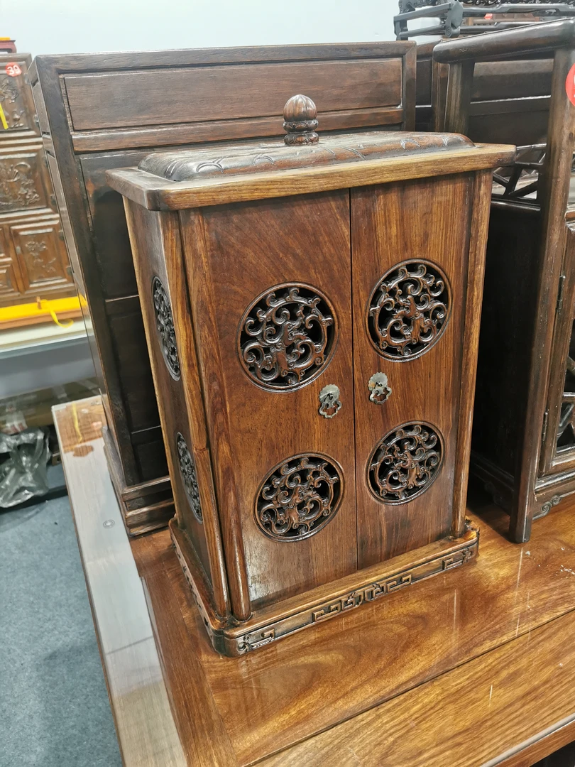 两门镂空佛柜柜子